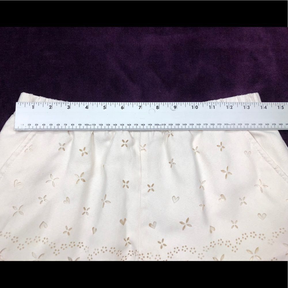 H&M Divided Cream White Laser Cut High Rise Shorts Size 8 - Picture 4 of 5